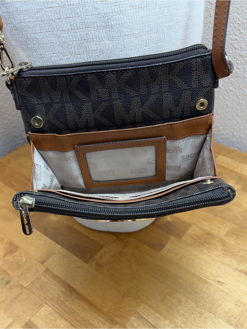 Michael Kors Fulton MK Logo Crossbody Swing Pack Brown - Picture 5 of 9